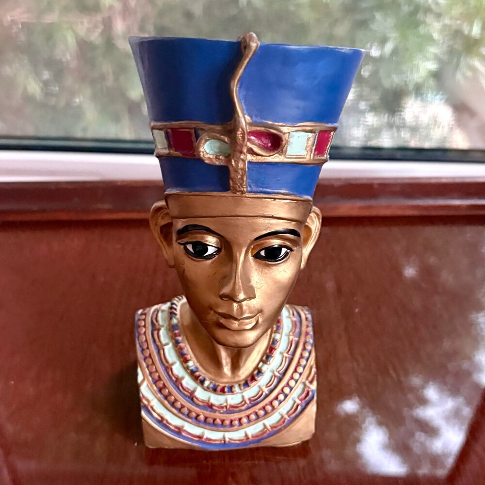 Egyptian Queen Nefertiti Bust Figurine Made in India 7.5 Inch Statue